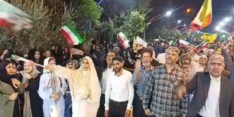 خطبه عقد زوجهای جوان در تجمع مردمی عشق آباد جاری شد + فیلم