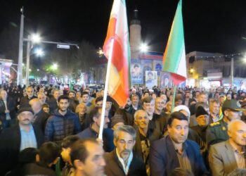 رژه با شکوه جانفدائیان و شاه حسین گویان روستای نمرور در بیعت با رهبری + فیلم و عکس