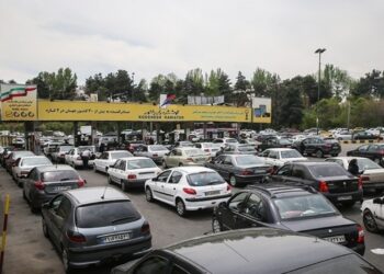 کلافگی رانندگان جیرفتی از صف طولانی جایگاه‌های سوخت