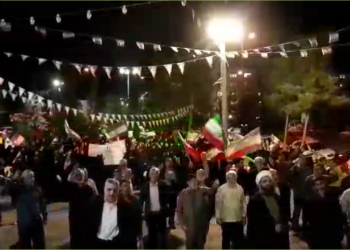 تداوم تجمعات شبانه با رنگ و بوی حماسی در خاورشهر + فیلم