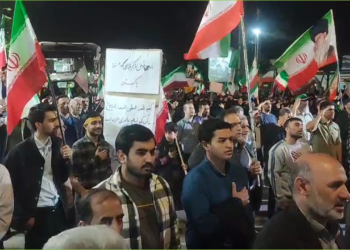 تجمع پرشور و با صلابت نهاوندی‌ها در شب ۸۵ از میدان مقاومت + فیلم