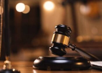 احضار ۱۳ مدیر شرکت‌های پتروشیمی به دلیل عدم رفع تعهدات ارزی