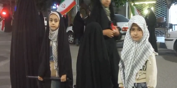 طنین لبیک با رهبر انقلاب در شبهای صالحآباد + فیلم